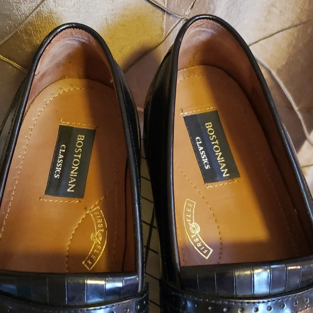 VGUC- Bostonian Classics ‘Kiltie’  Leather WIDE Width Dress Loafers